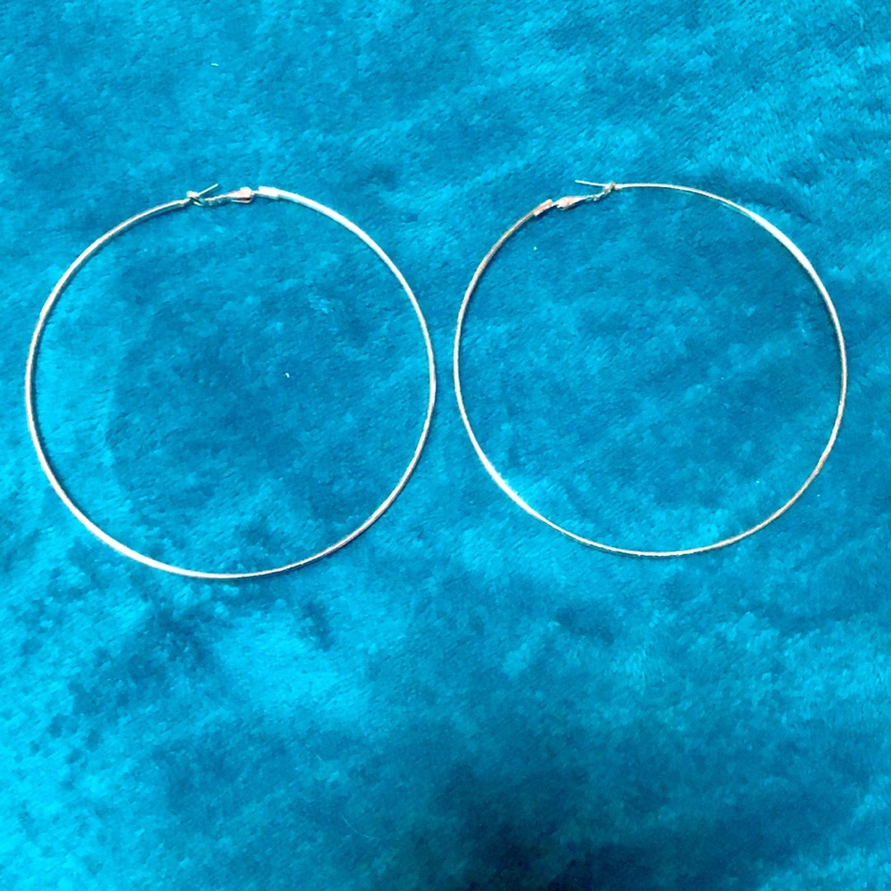 3” Silver colored hoops 💕